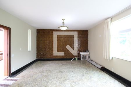 Casa para alugar com 320m², 4 quartos e 1 vagaSala