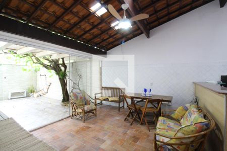 Casa para alugar com 320m², 4 quartos e 1 vagaÁrea Gourmet - Fundos