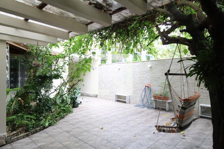 Casa para alugar com 320m², 4 quartos e 1 vagaQuintal Fundos