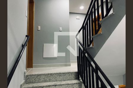 Escadas de apartamento para alugar com 2 quartos, 52m² em Parque da Vila Prudente, São Paulo