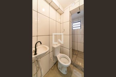 Banheiro  de kitnet/studio para alugar com 1 quarto, 40m² em Vila Mazzei, Santo André