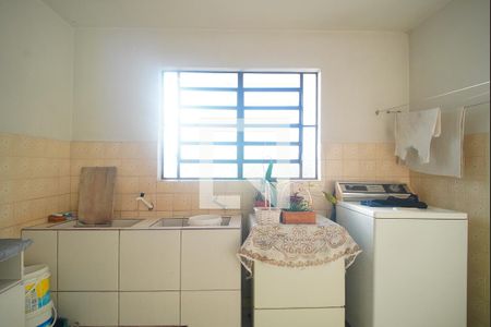 Casa à venda com 240m², 4 quartos e 2 vagasLavanderia