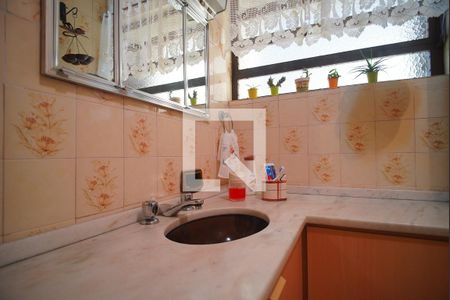 Casa à venda com 240m², 4 quartos e 2 vagasBanheiro