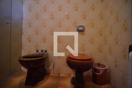 Casa à venda com 240m², 4 quartos e 2 vagasBanheiro