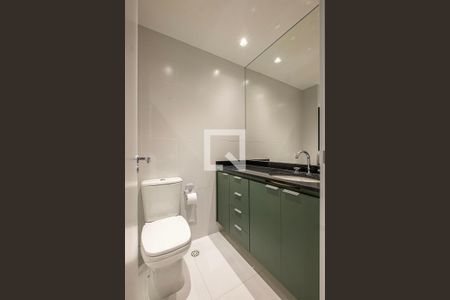 Banheiro de kitnet/studio para alugar com 1 quarto, 30m² em Pinheiros, São Paulo