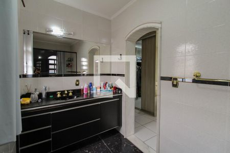 Casa à venda com 200m², 3 quartos e 2 vagasBanheiro da Suíte 2