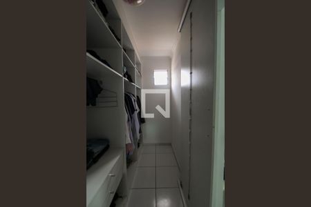 Casa à venda com 200m², 3 quartos e 2 vagasCloset da Suíte 1