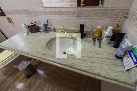 Casa à venda com 200m², 3 quartos e 2 vagasBanheiro