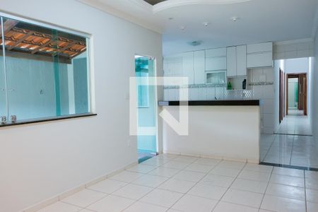 Sala de casa à venda com 3 quartos, 170m² em Lúcio de Abreu, Contagem
