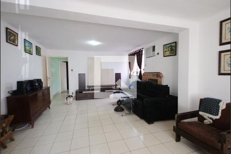 Casa à venda com 552m², 5 quartos e 3 vagasSala