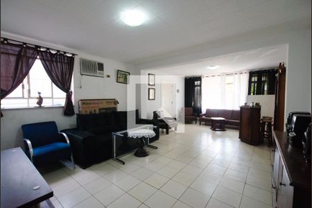 Casa à venda com 552m², 5 quartos e 3 vagasSala