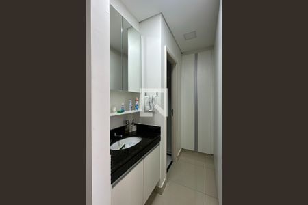 Banheiro de kitnet/studio para alugar com 1 quarto, 37m² em Setor Bueno, Goiânia