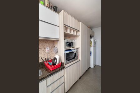 Cozinha de apartamento à venda com 1 quarto, 48m² em Agronomia, Porto Alegre