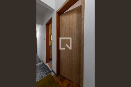 Casa à venda com 282m², 3 quartos e 6 vagas Casa à venda com 282m², 3 quartos e 6 vagasCorredor