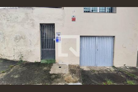 Casa à venda com 160m², 3 quartos e 3 vagas Casa à venda com 160m², 3 quartos e 3 vagasFachada