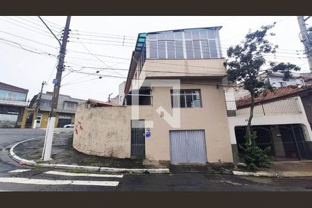 Casa à venda com 160m², 3 quartos e 3 vagas Casa à venda com 160m², 3 quartos e 3 vagasFachada