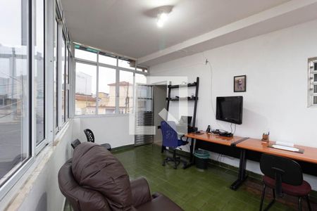 Casa à venda com 160m², 3 quartos e 3 vagas Casa à venda com 160m², 3 quartos e 3 vagasEscritório