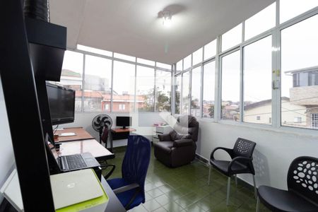 Casa à venda com 160m², 3 quartos e 3 vagas Casa à venda com 160m², 3 quartos e 3 vagasEscritório