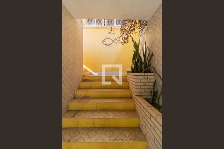 Casa à venda com 380m², 5 quartos e 3 vagasEscada
