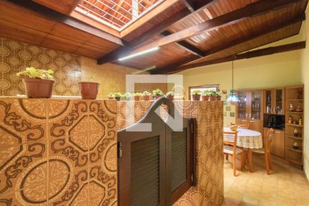 Casa à venda com 380m², 5 quartos e 3 vagasCozinha e Área de Serviço