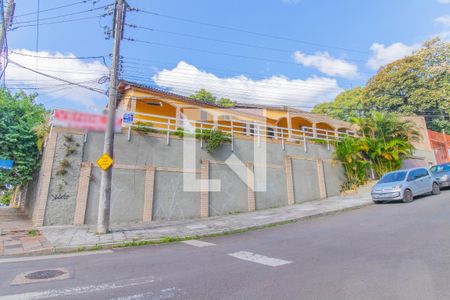 Casa à venda com 380m², 5 quartos e 3 vagasFachada