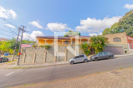 Casa à venda com 380m², 5 quartos e 3 vagasFachada