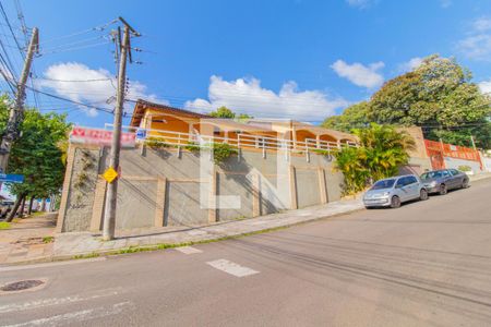 Casa à venda com 380m², 5 quartos e 3 vagasFachada
