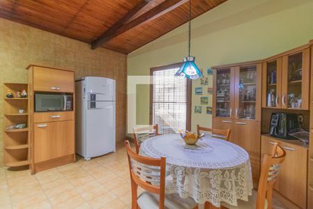 Casa à venda com 380m², 5 quartos e 3 vagasCozinha e Área de Serviço