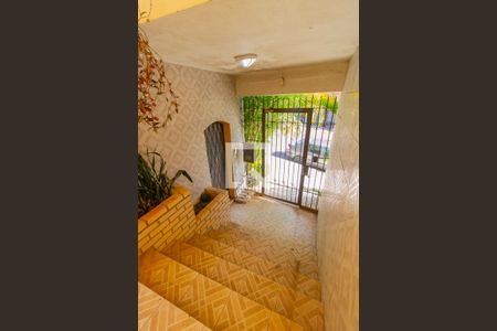 Casa à venda com 380m², 5 quartos e 3 vagasEscada