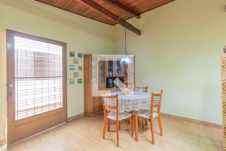 Casa à venda com 380m², 5 quartos e 3 vagasCozinha e Área de Serviço