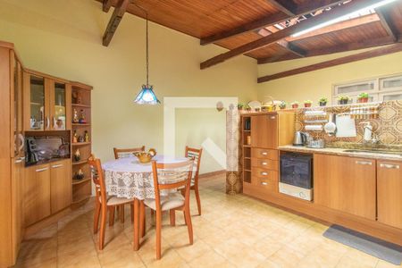Casa à venda com 380m², 5 quartos e 3 vagasCozinha e Área de Serviço