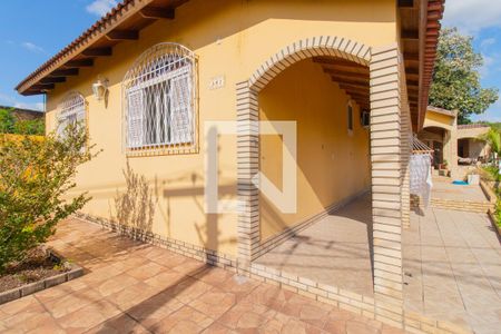 Casa à venda com 380m², 5 quartos e 3 vagasFachada
