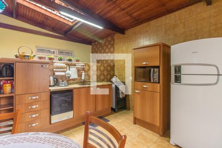 Casa à venda com 380m², 5 quartos e 3 vagasCozinha e Área de Serviço