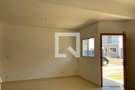 Sala de casa de condomínio para alugar com 4 quartos, 126m² em Jardim Vitoria, Suzano