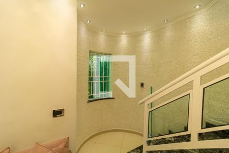 Casa para alugar com 182m², 3 quartos e 2 vagas Casa para alugar com 182m², 3 quartos e 2 vagasEscada