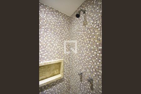 Apartamento à venda com 66m², 2 quartos e 2 vagasChuveiro do banheiro