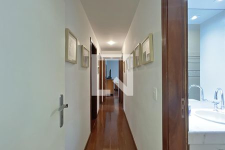 Apartamento à venda com 130m², 4 quartos e 2 vagasCorredor