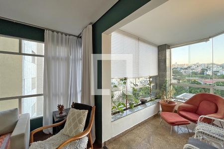 Apartamento à venda com 130m², 4 quartos e 2 vagasSala