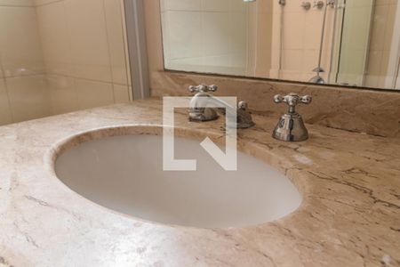 Apartamento à venda com 178m², 3 quartos e 2 vagasBanheiro da Suíte 2