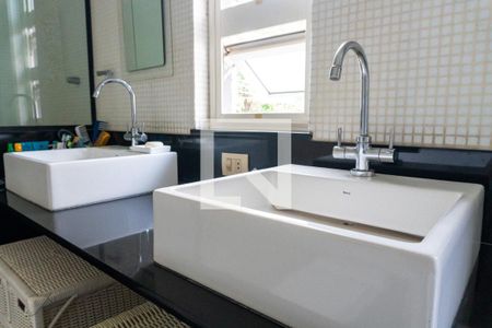 Casa à venda com 400m², 4 quartos e 3 vagas Casa à venda com 400m², 4 quartos e 3 vagasBanheiro da Suíte 1 Detalhe