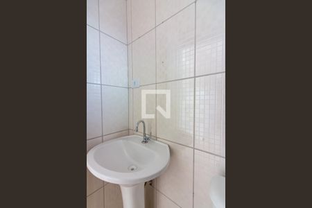 Banheiro de casa para alugar com 1 quarto, 45m² em Bandeiras, Osasco