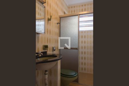 Casa à venda com 235m², 4 quartos e 4 vagasBanheiro do quarto de hóspedes