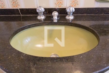 Casa à venda com 235m², 4 quartos e 4 vagasBanheiro do quarto de hóspedes