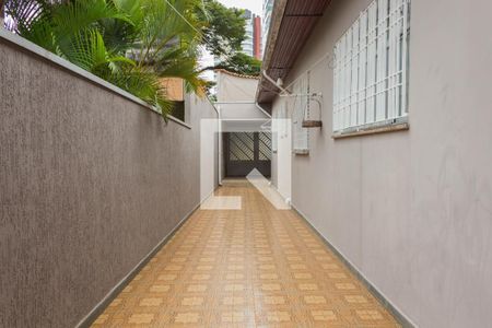 Casa à venda com 235m², 4 quartos e 4 vagasCorredor lateral
