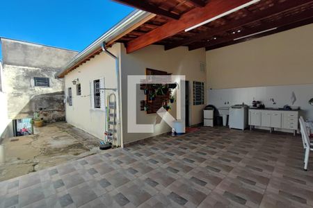 Casa à venda com 160m², 3 quartos e 1 vagaÁrea de Serviço - Quintal