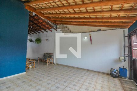Casa à venda com 170m², 2 quartos e 3 vagas Casa à venda com 170m², 2 quartos e 3 vagasGaragem
