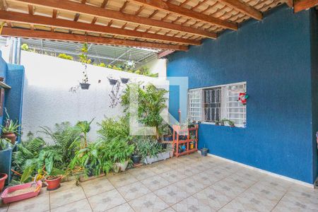 Casa à venda com 170m², 2 quartos e 3 vagas Casa à venda com 170m², 2 quartos e 3 vagasGaragem