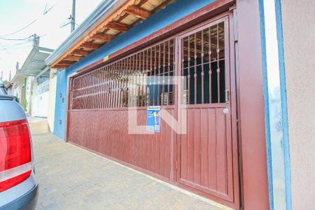 Casa à venda com 170m², 2 quartos e 3 vagas Casa à venda com 170m², 2 quartos e 3 vagasFachada