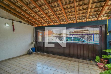 Casa à venda com 170m², 2 quartos e 3 vagas Casa à venda com 170m², 2 quartos e 3 vagasGaragem