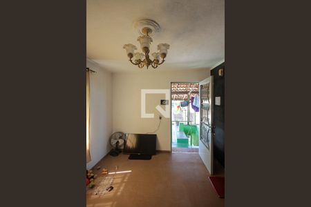 Casa à venda com 187m², 8 quartos e 2 vagasSala casa 03